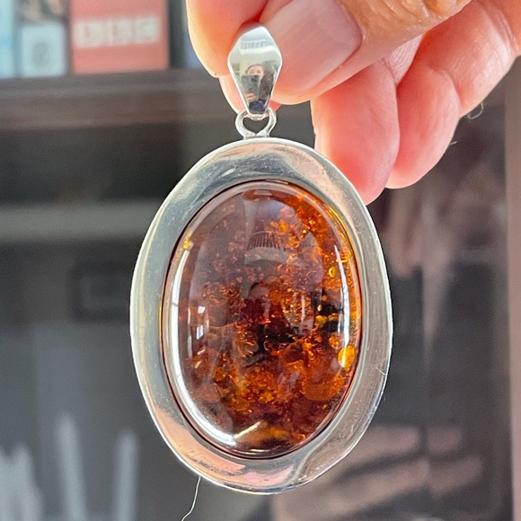 Huge oval cabochon Baltic honey amber sterling silver pendant & chain - Picture 15 of 15
